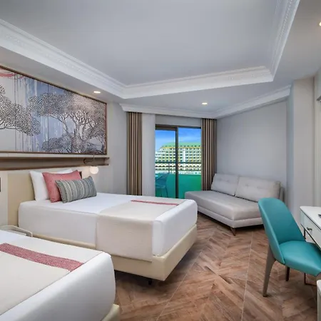 Delphin Palace Resort