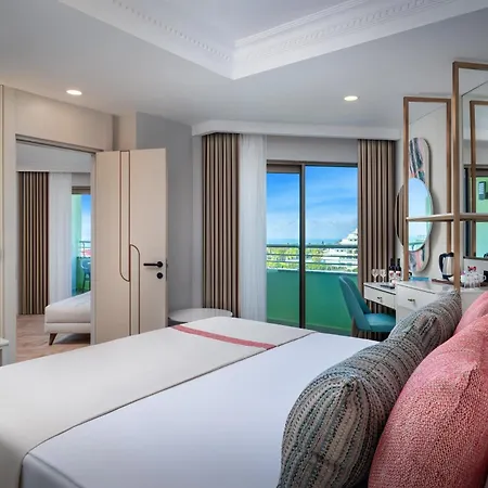 Delphin Palace Resort 5*