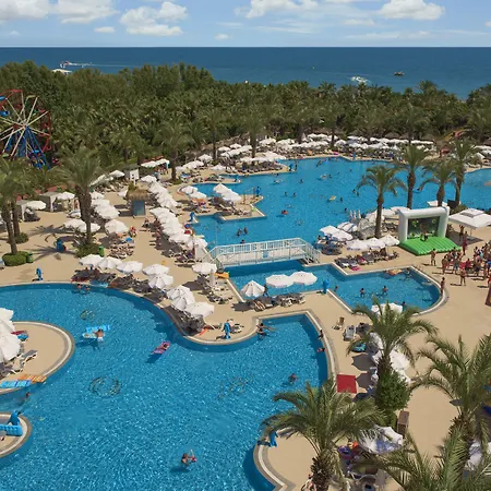 אתר נופש Delphin Palace