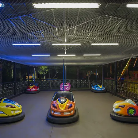 دلفين بالاس