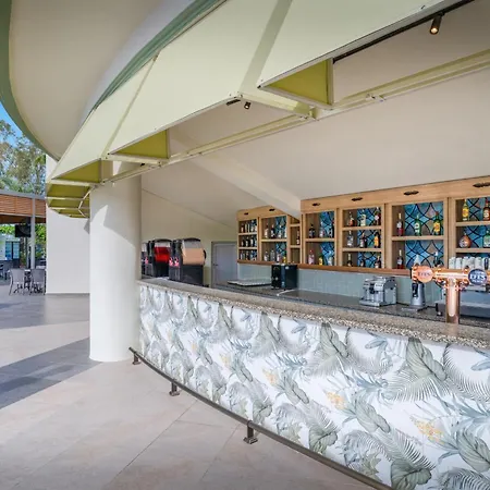 Delphin Palace אתר נופש 5*