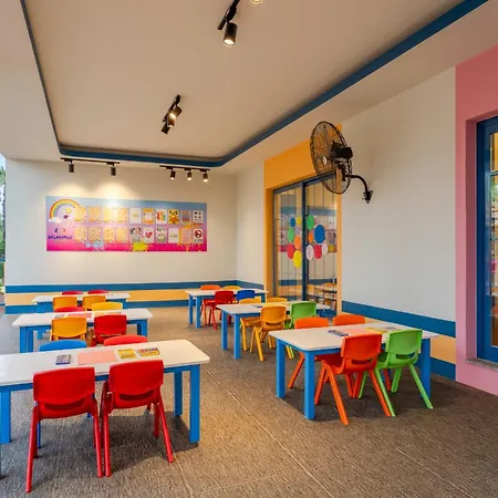 אתר נופש Delphin Palace 5*